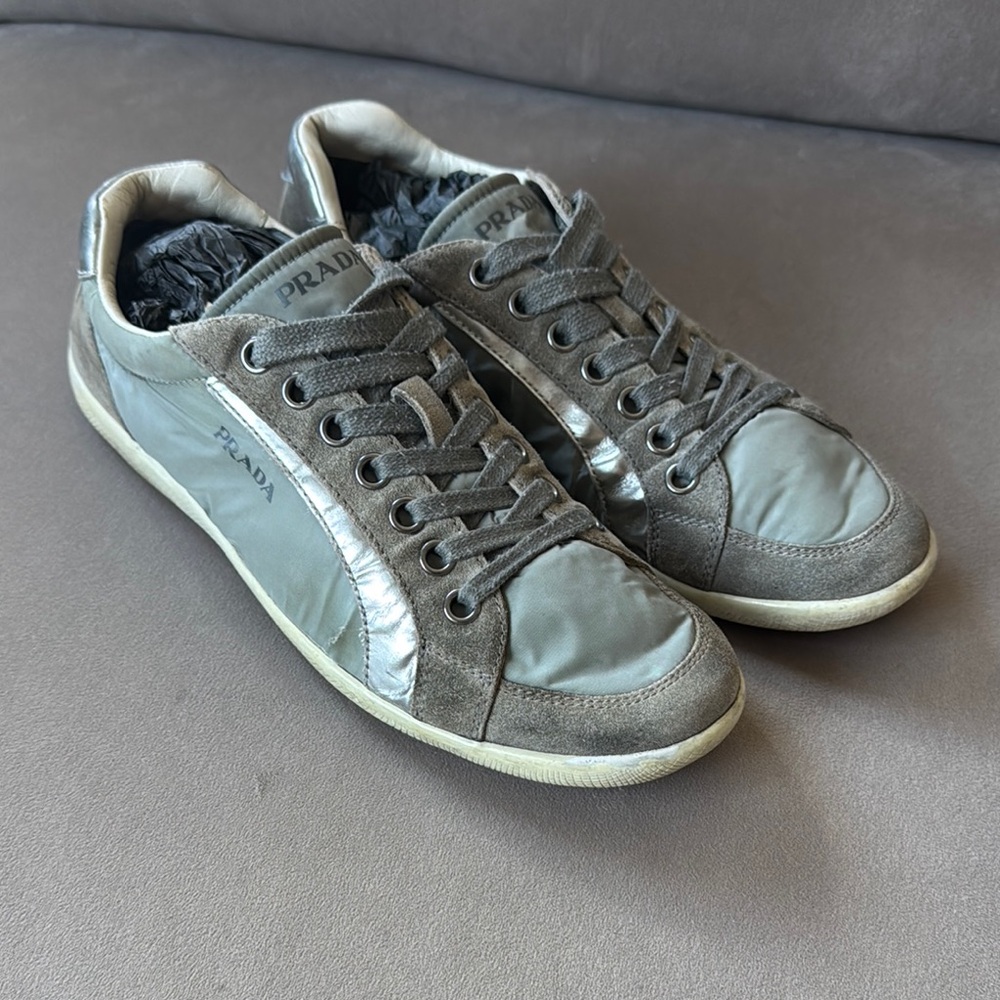 Prada Gray Sneakers Minimalist Low-Top Design